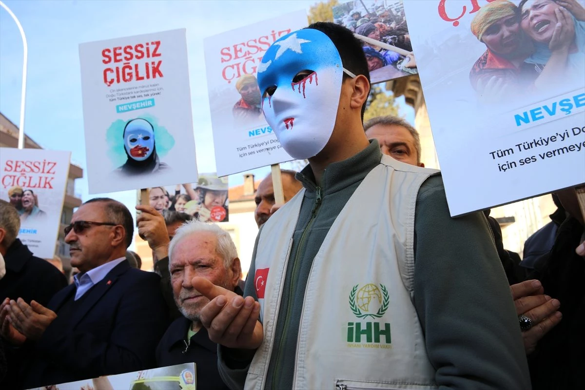 Çin\'in Uygur Türklerine yönelik insan hakları ihlalleri protesto edildi