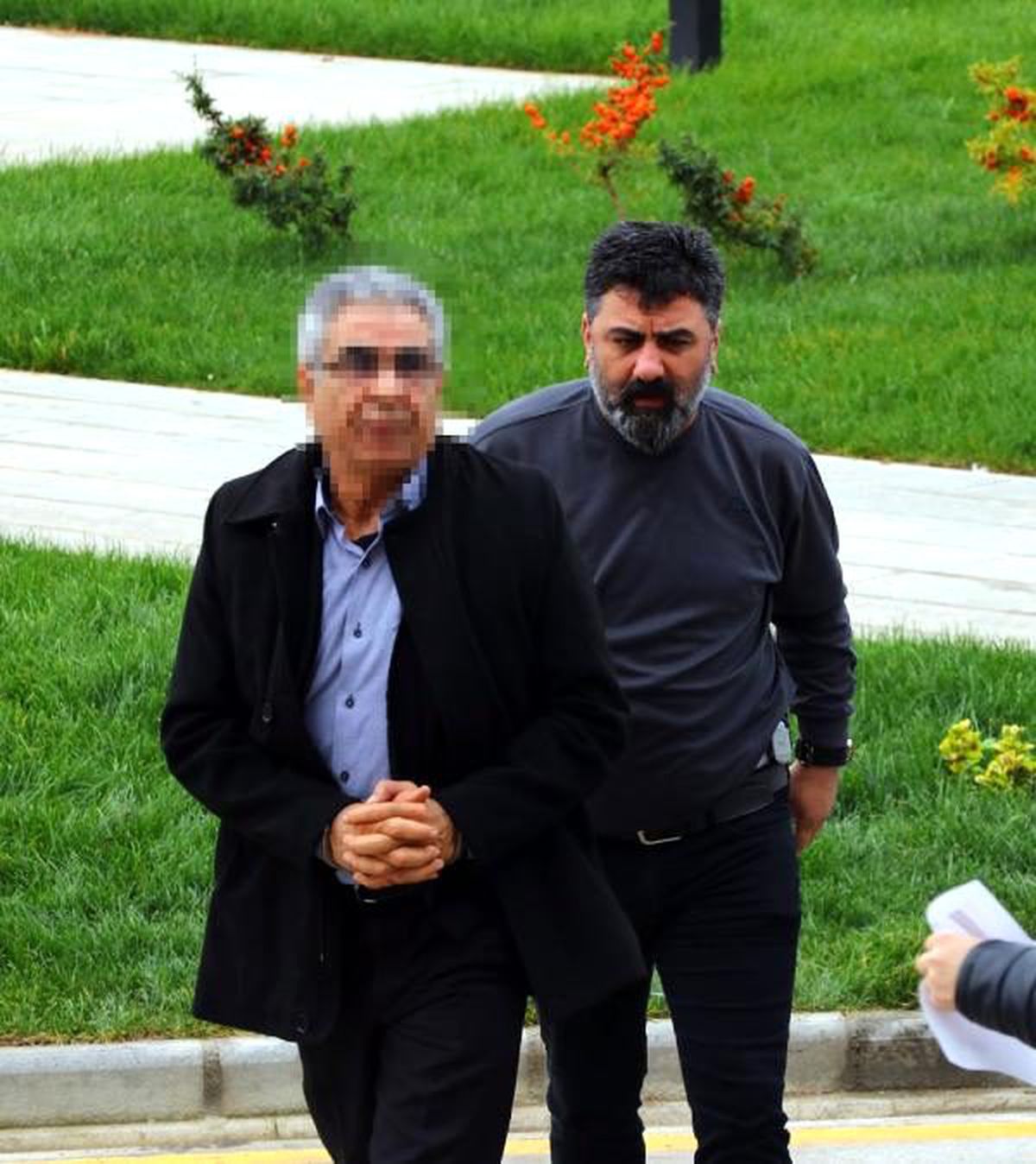 Defalarca bıçaklayarak öldürdü