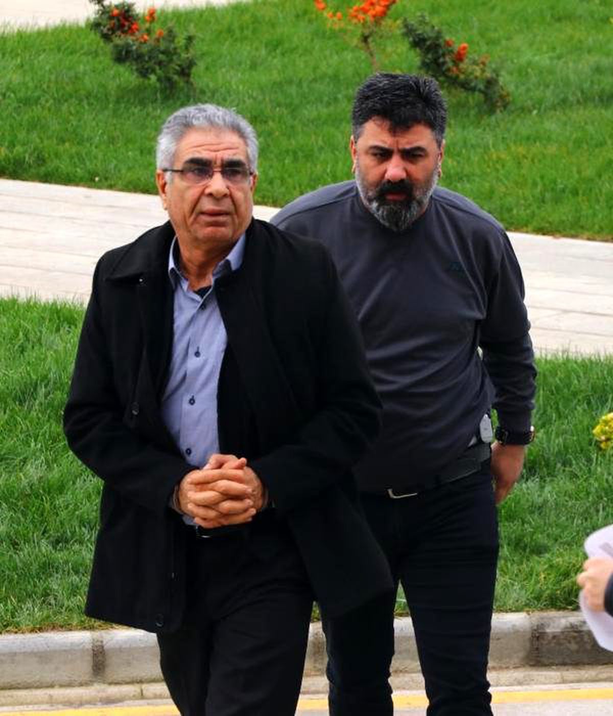 Defalarca bıçaklayarak öldürdü (2)