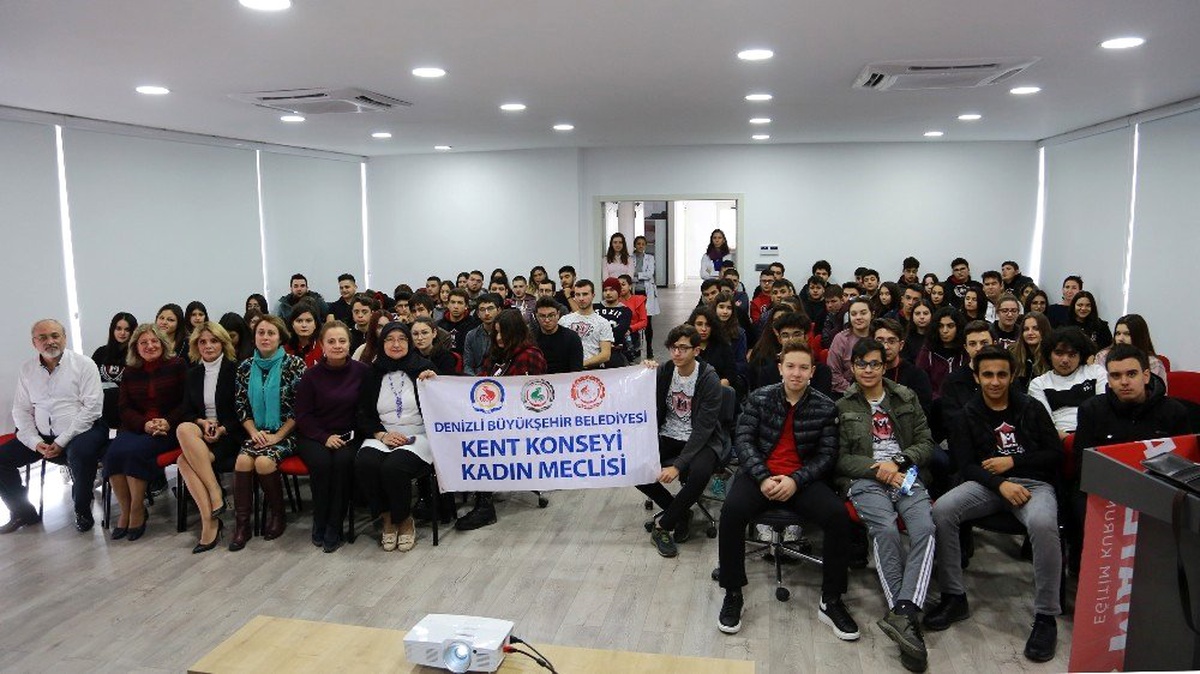Denizli Büyükşehir Belediyesi Kent Konseyi eğitim toplantısı düzenledi