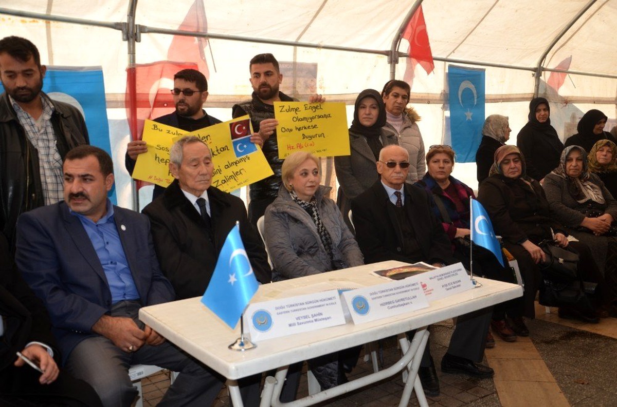 Doğu Türkistan için imza kampanyası düzenlendi