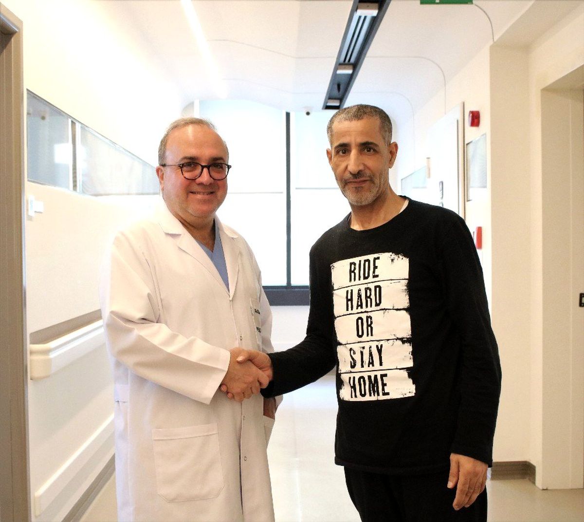 Doktoruyla konuşarak beyin ameliyatı oldu
