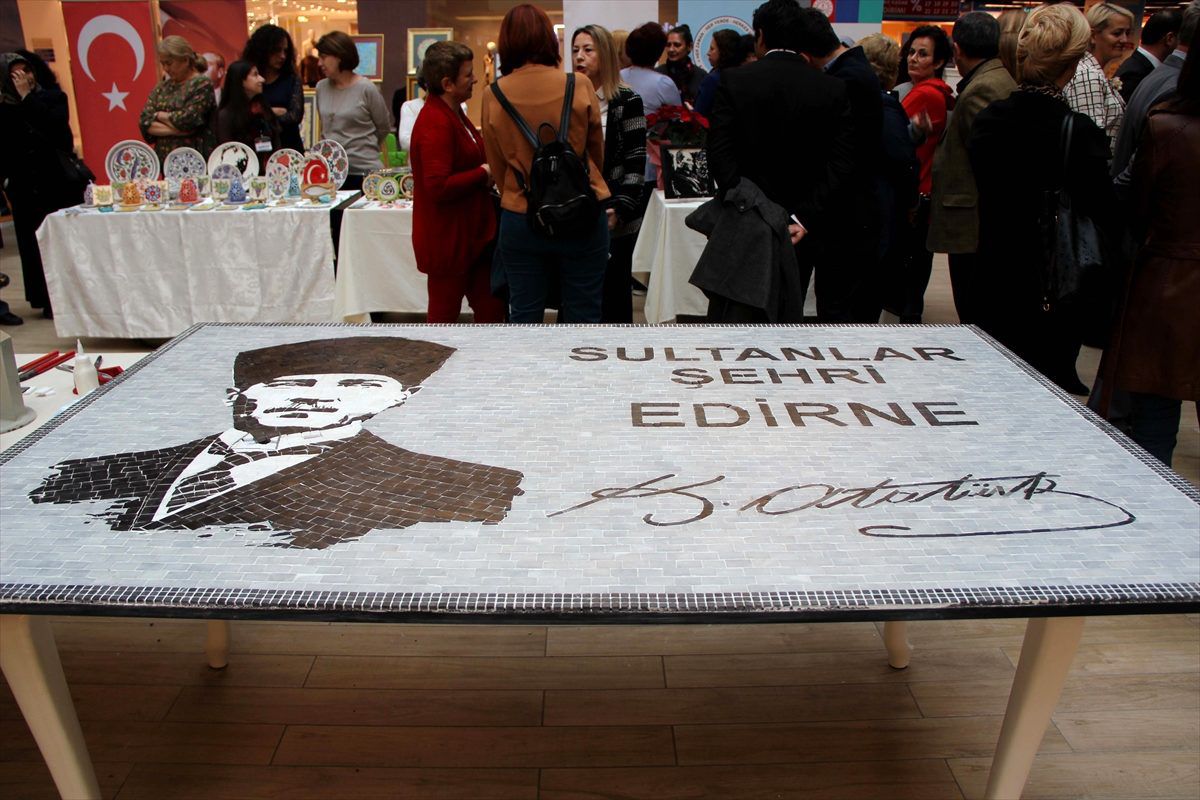 Edirne\'de 5 bin taşla Atatürk\'ün resmedildiği mozaik tablo yapıldı