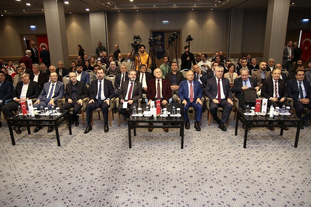 Ekonomistlerden şirketlere: "Kur riskinin yönetimini profesyonellere bırakın"