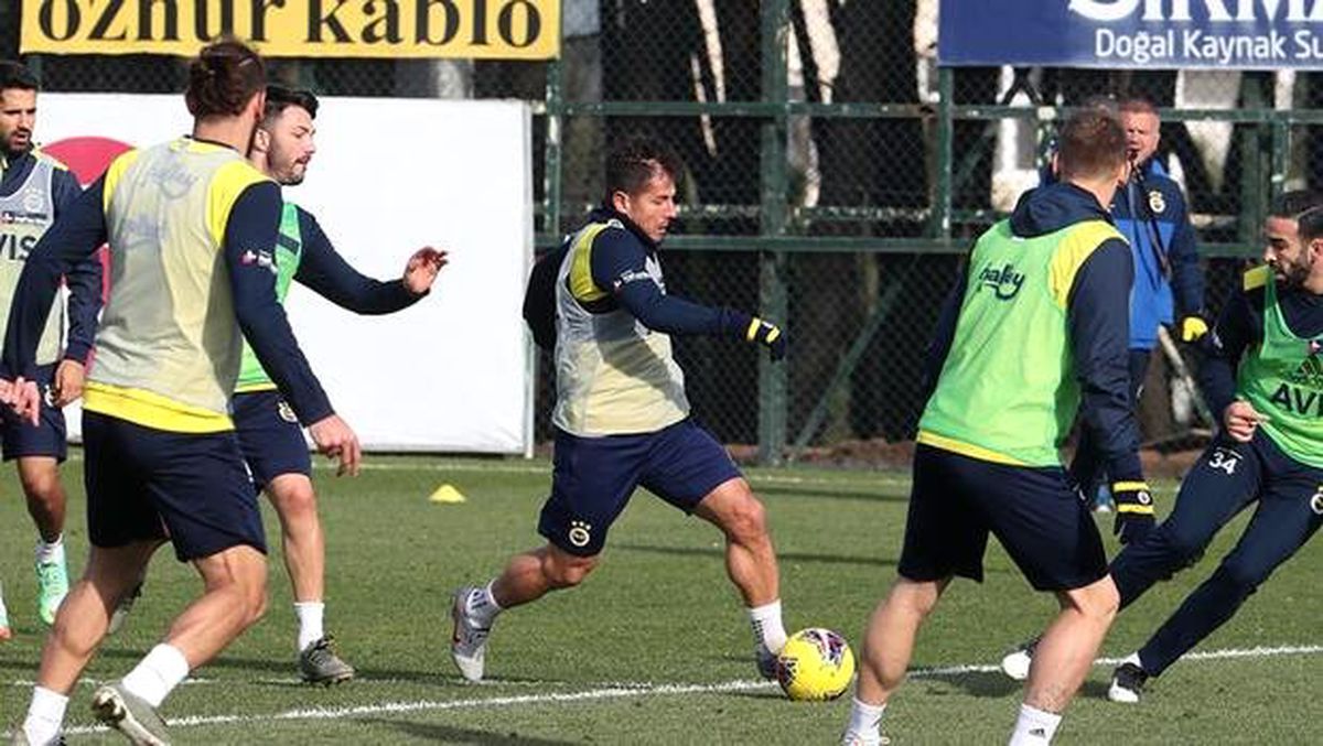 Fenerbahçe\'de derbi hazırlıklarını 4 eksikle sürdürdü