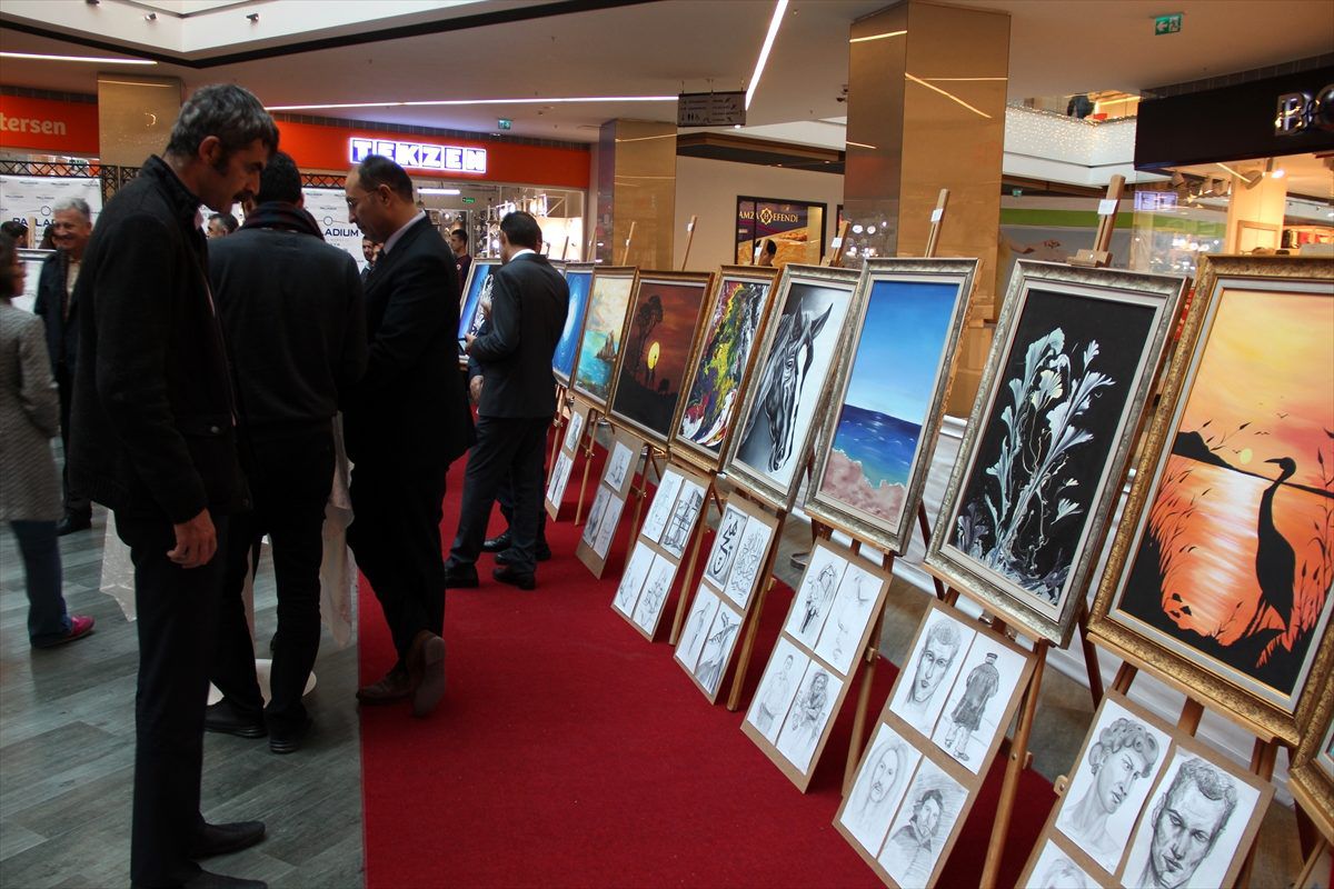 Hatay\'da tutuklu ve hükümlülerin resim ve el işi ürünleri sergilendi