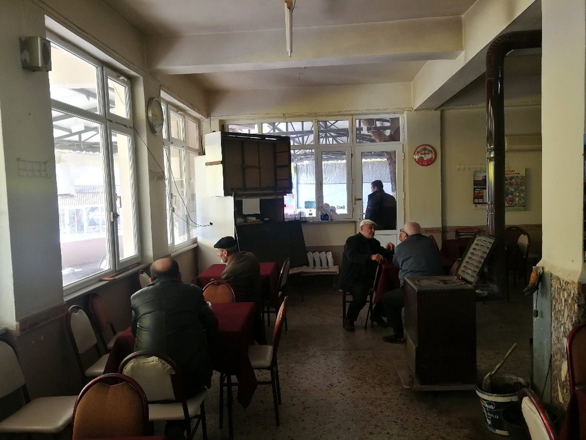 Hırsızlar köyün 4 kahvesinden televizyonları çaldı, köylüler çaresiz kaldı