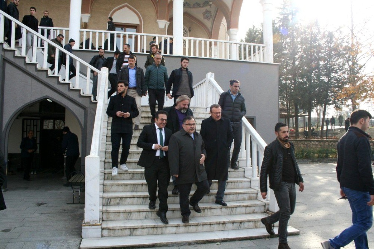 İlahiyat Fakültesi vefat eden öğretmen ve öğrencilerini andı