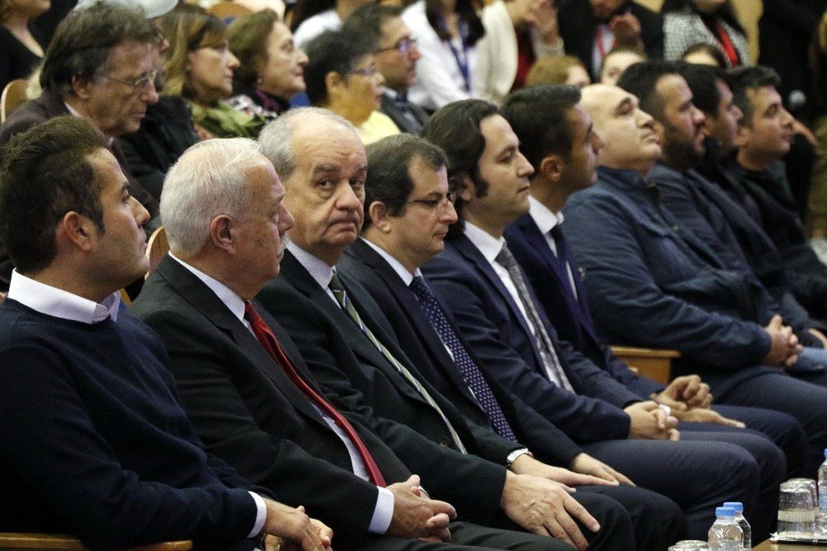 İlker Başbuğ, üniversite öğrencileriyle bir araya geldi