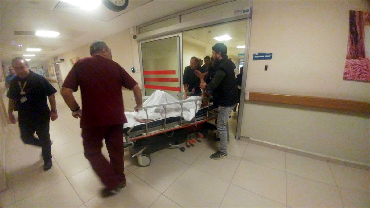 İnegöl\'de mobilya imalathanesinde yangın: 1 yaralı