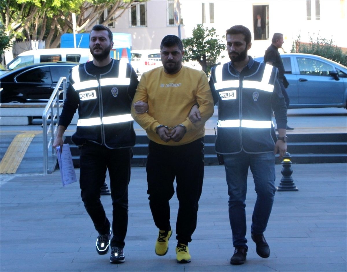 İstanbul\'daki cinayetin zanlısı sahte kimlikle Antalya\'da yakalandı