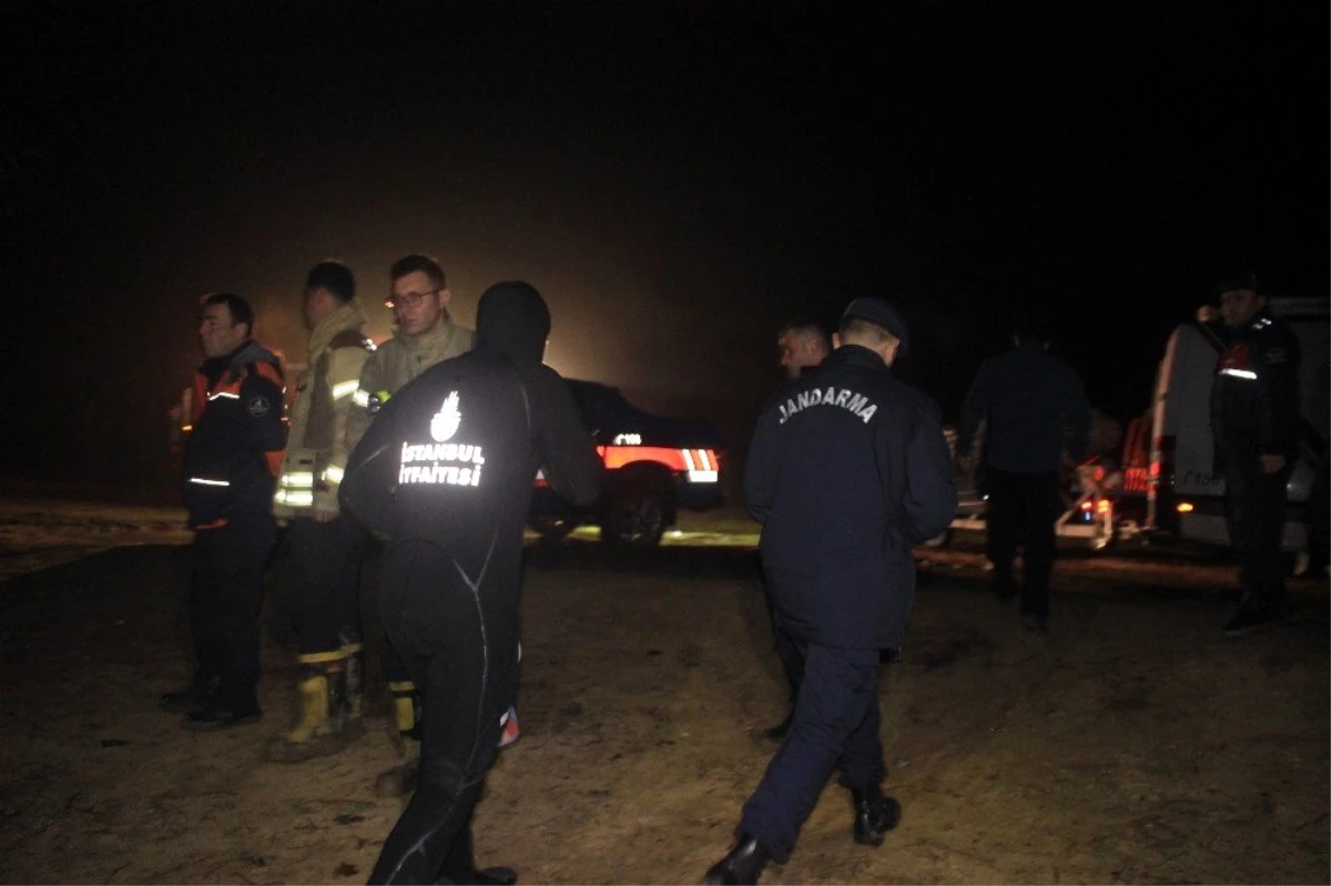 İstanbul Terkos Gölü\'nde kayık alabora oldu: 3 kişi kayıp oldu
