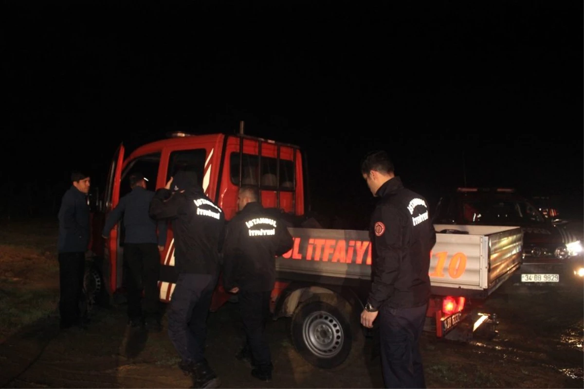 İstanbul Terkos Gölü\'nde kayık alabora oldu: 3 kişi kayıp