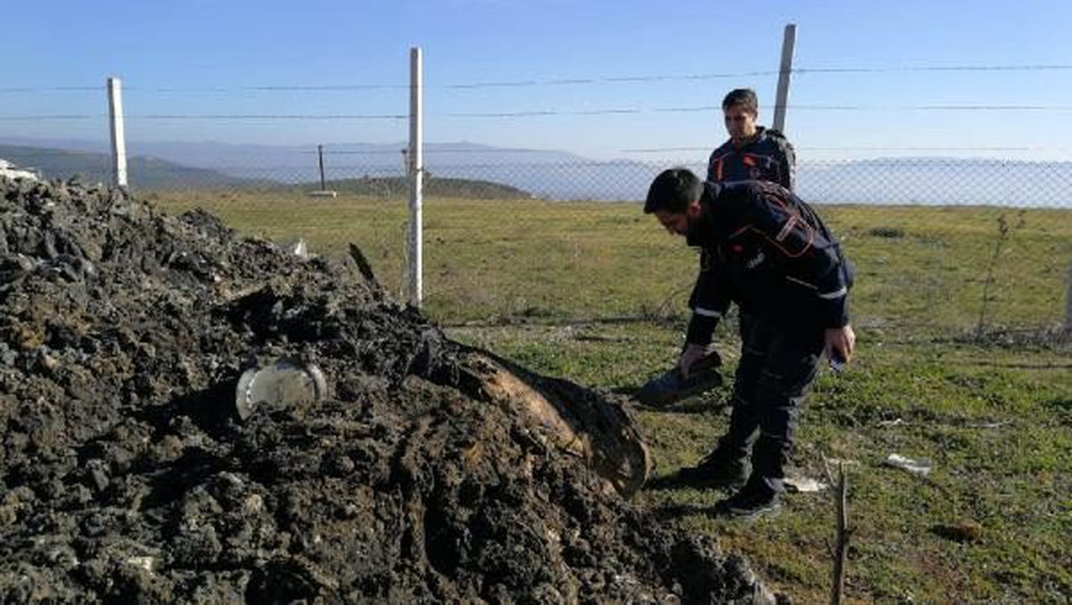 İznik\'te araziye dökülen kimyasal atıklar kaldırıldı