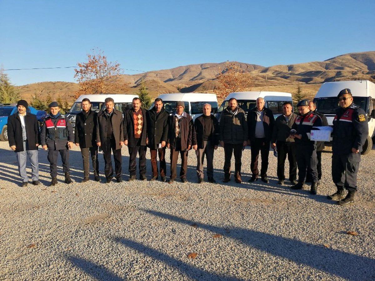 Jandarma ekipleri servisleri denetledi