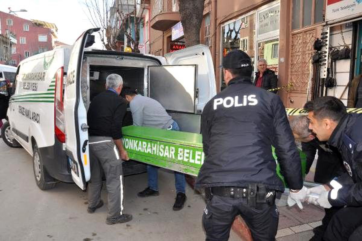 Kiralık evdeki çuvalda çürümüş erkek cesedi bulundu