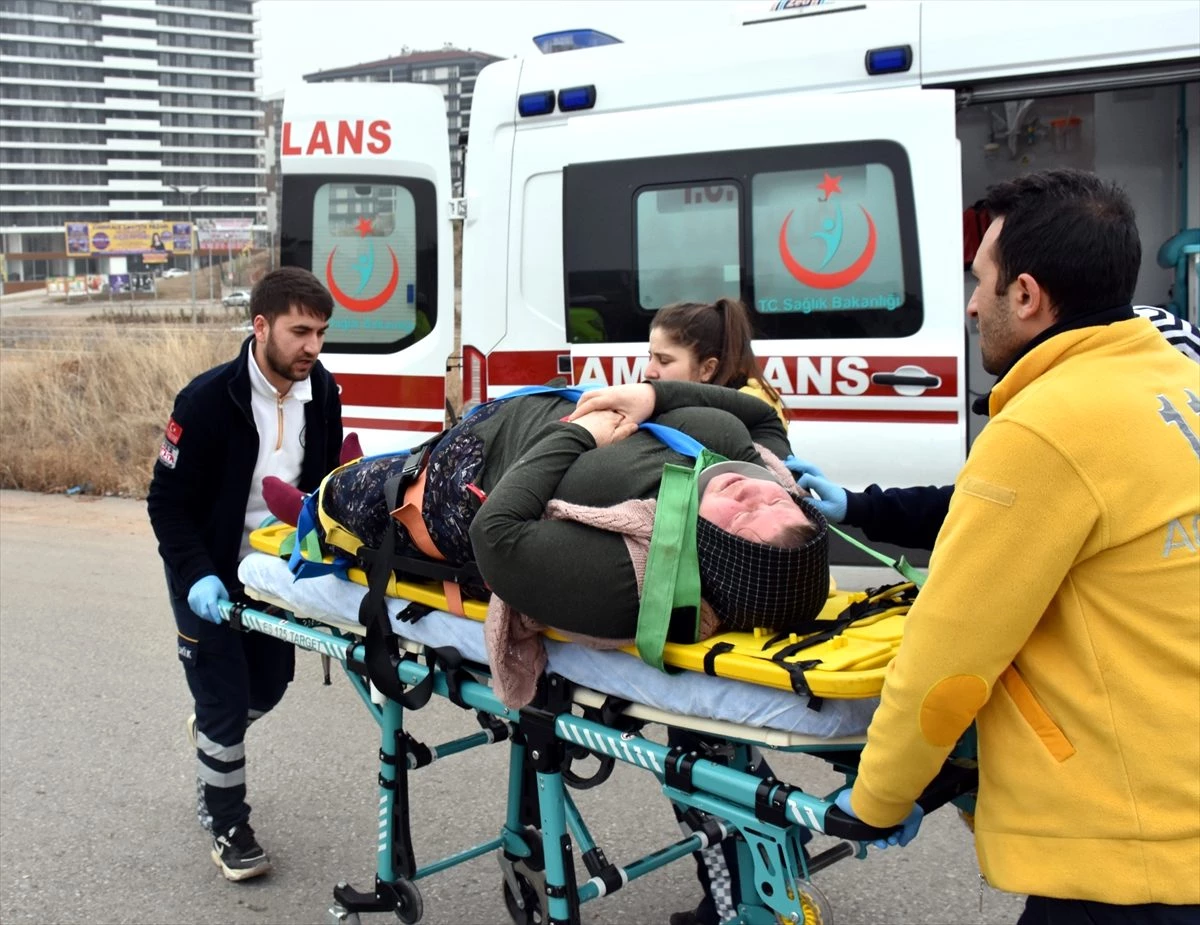 Kırıkkale\'de yolcu otobüsü şarampole devrildi: 7 yaralı