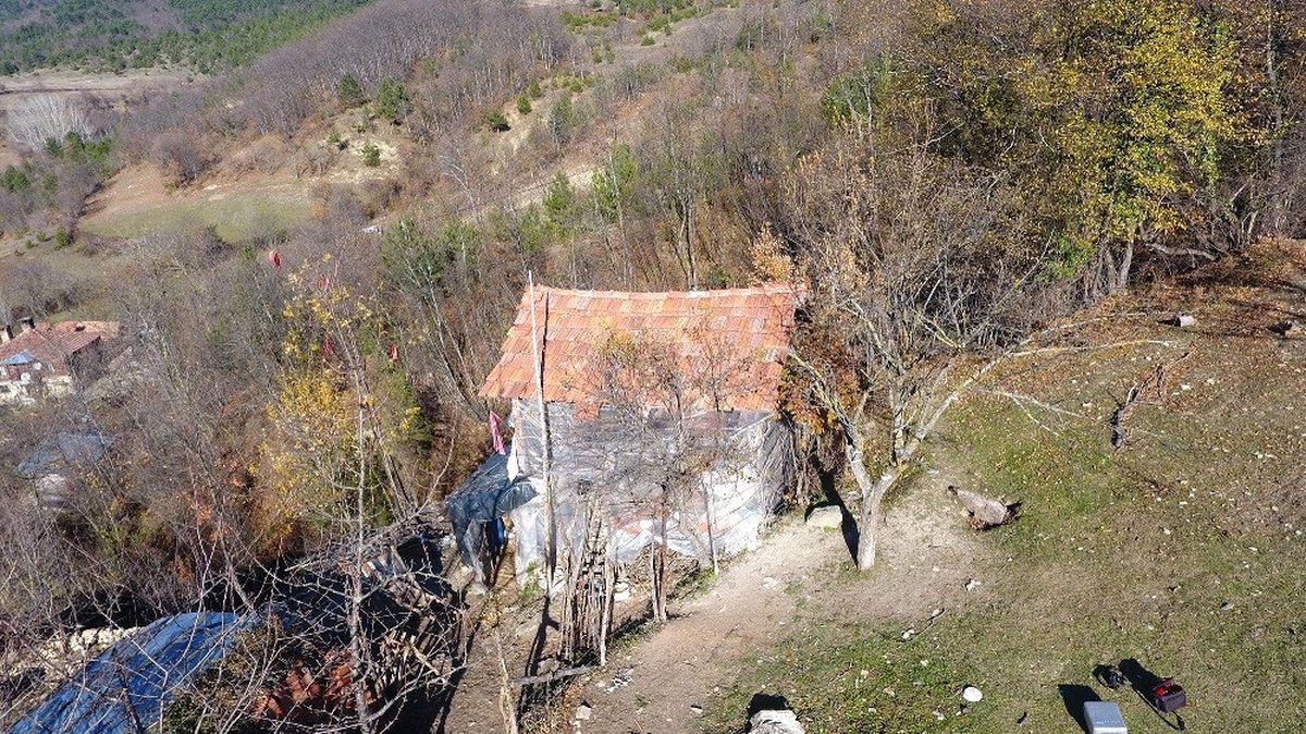 Kış günü naylon barakada yaşam savaşı