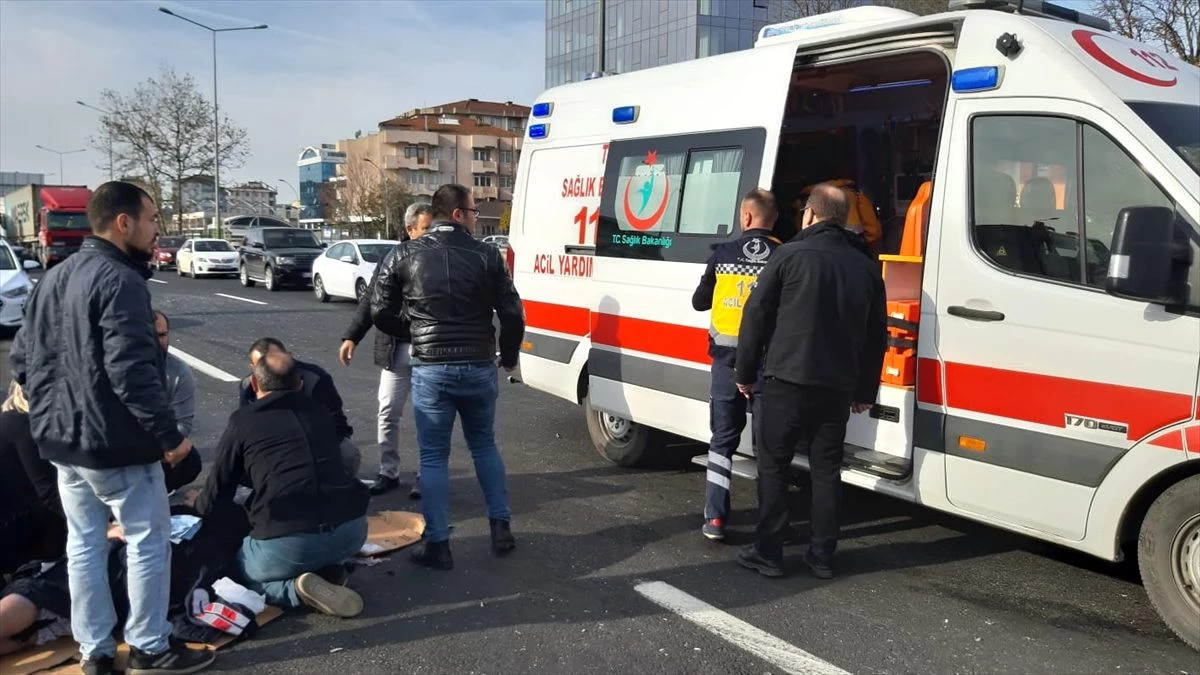 Kocaeli\'de kazanın ardından alev alan otomobildeki 2 kişi ağır yaralandı