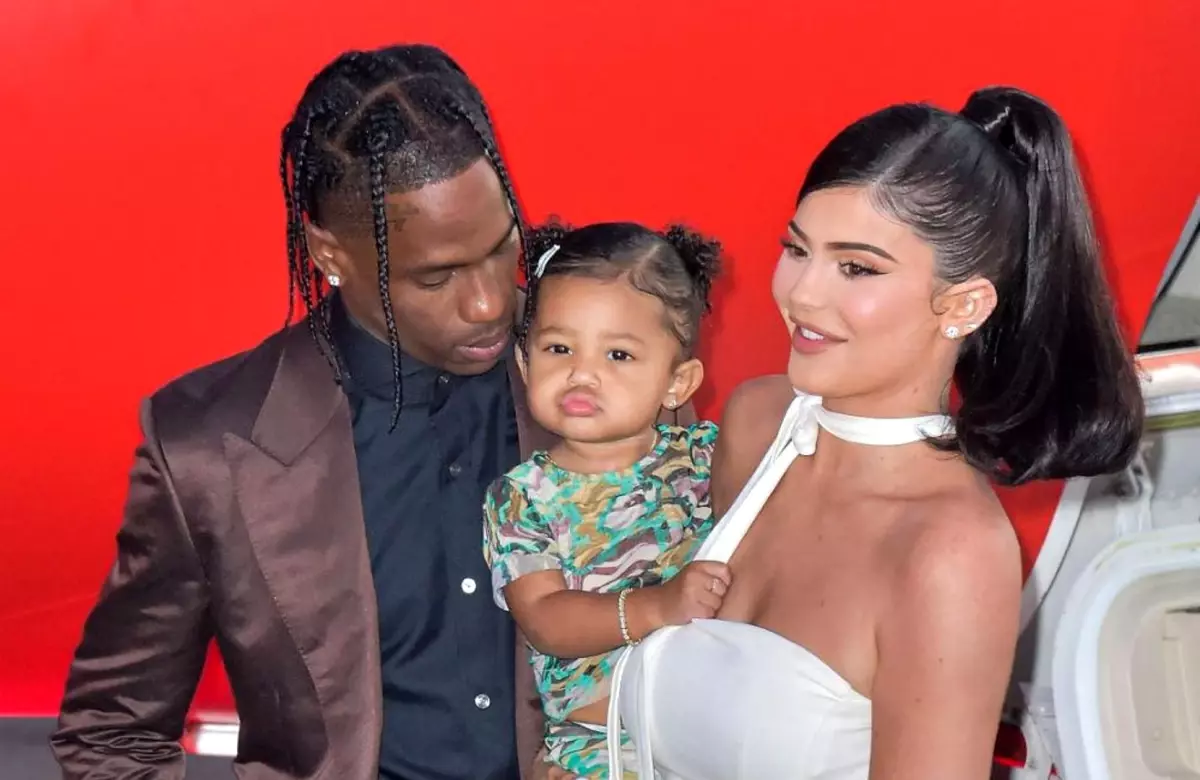 Kylie Jenner ve Travis Scott hala bir aile gibi!