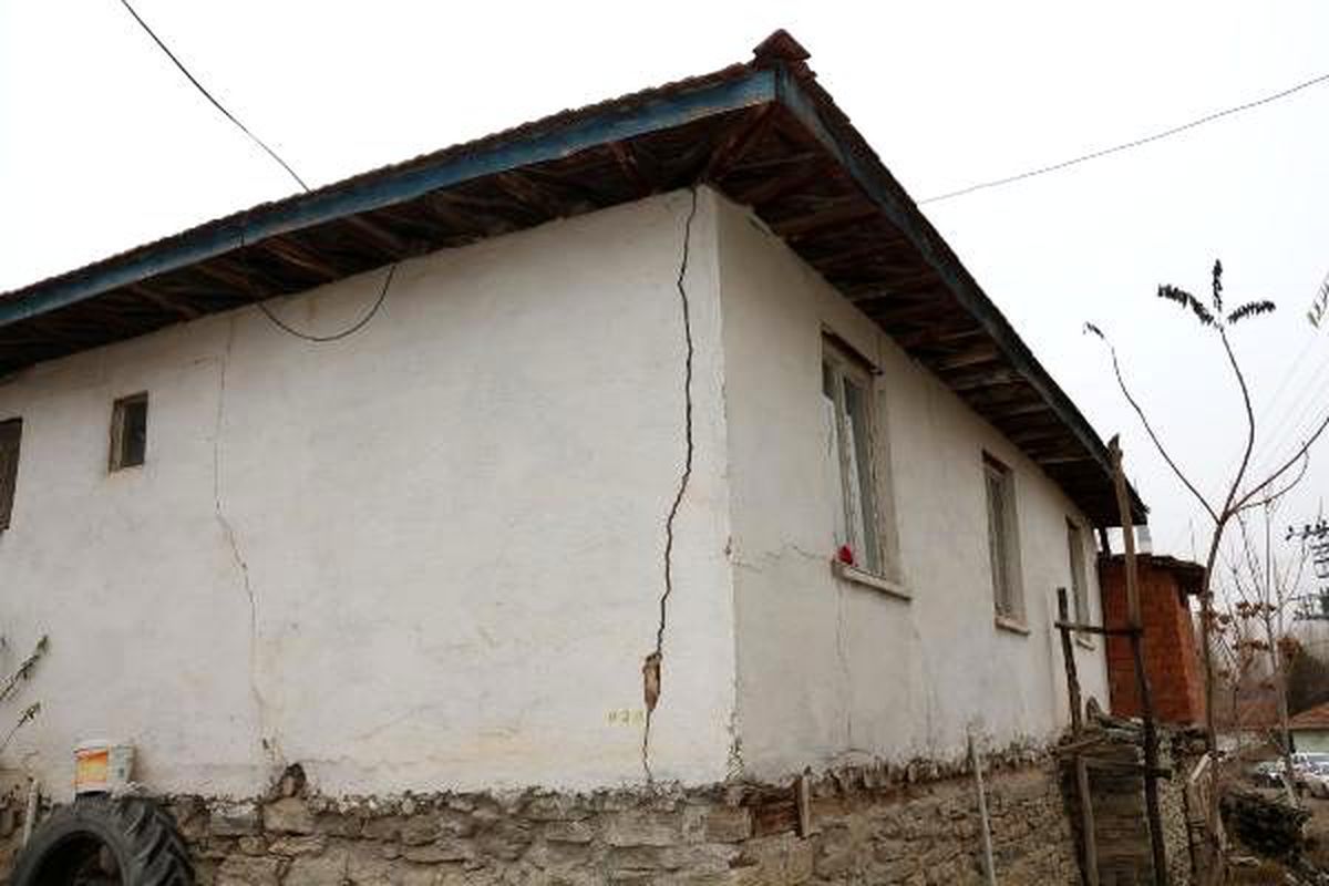Obruklu köy taşınıyor
