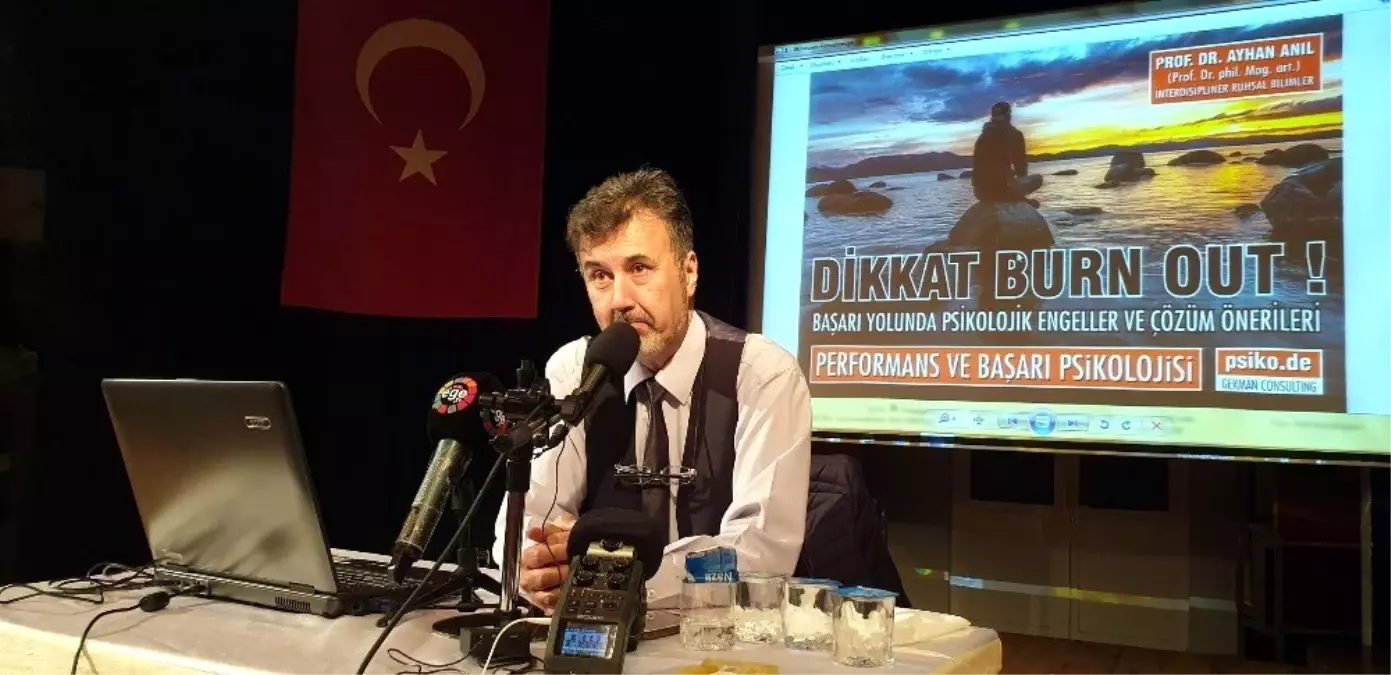 Profesör Ayhan Anıl, Nazilli\'de performans ve başarı psikolojisini anlattı