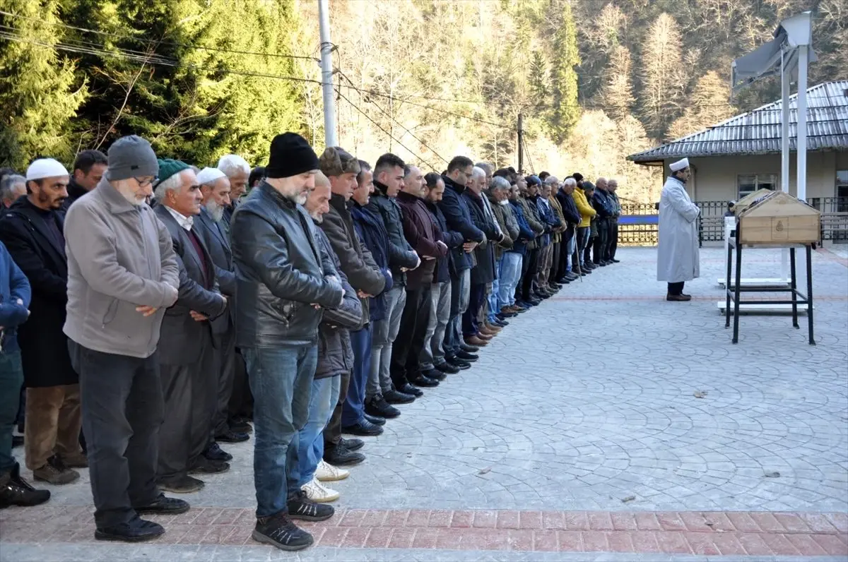 Rize\'de üzerine ağaç devrilerek ölen çiftin cenazesi Ankara\'ya gönderildi