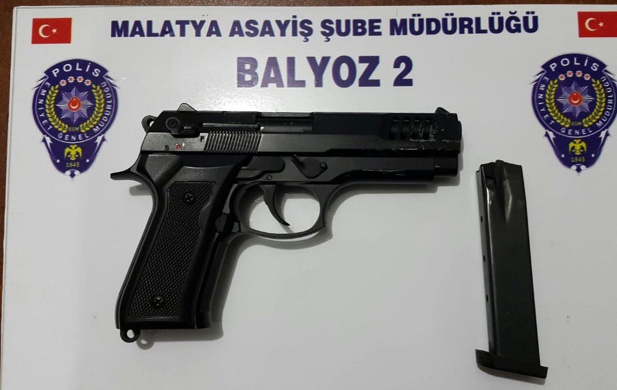 Ruhsatsız silahlar ele geçirildi