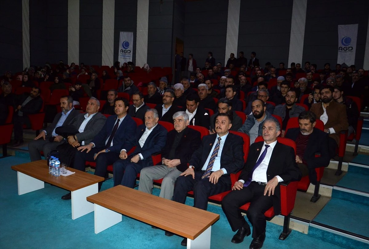 Saadet Partisi Yüksek İstişare Kurulu Başkanı Asiltürk, Kayseri\'de konferans verdi