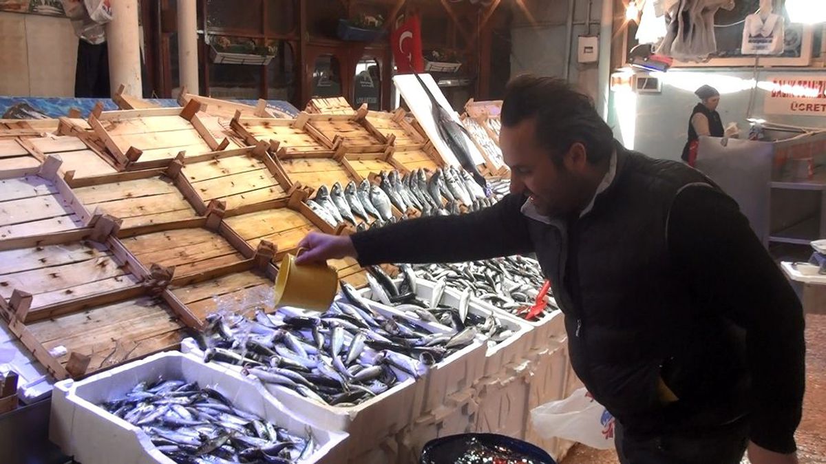 Sıcak havalar balık tezgahlarını vurdu