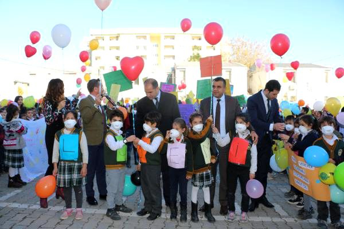 Silopi\'de lösemi hastaları için gökyüzüne balon bırakıldı