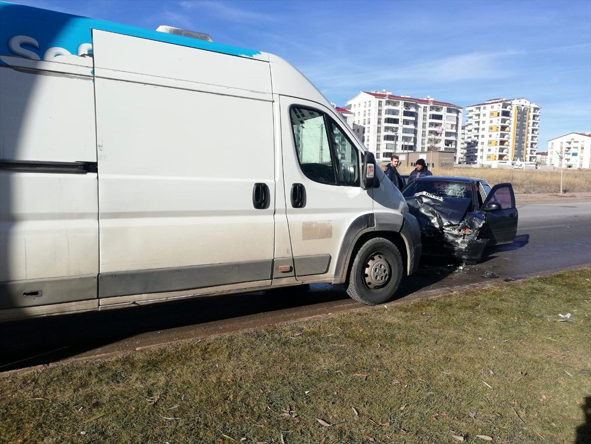 Sivas\'ta trafik kazası: 2 yaralı