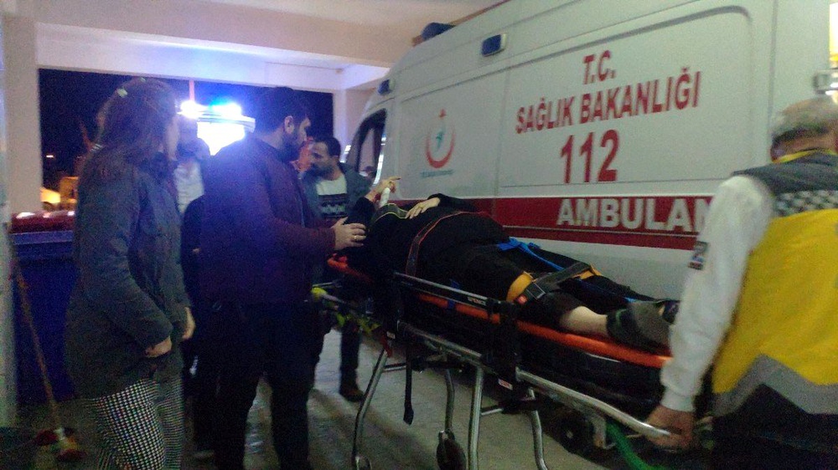 Taziyeden dönen aileye alkollü sürücü çarptı: 2 yaralı