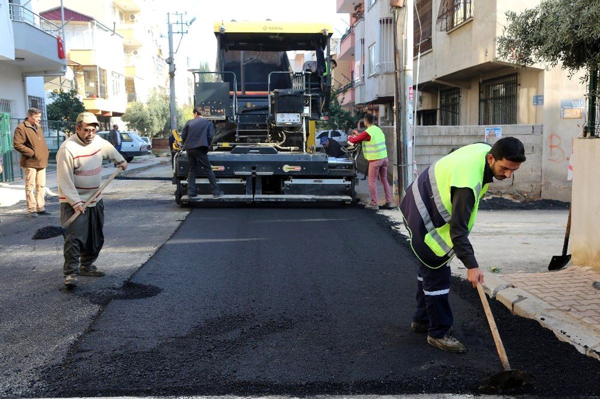 Toroslar\'da asfalt çalışmaları aralıksız sürüyor