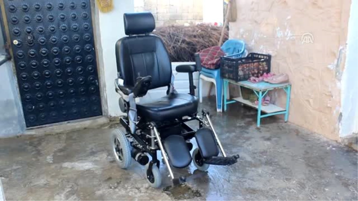 Trafik kazası sonucu felç kalan Mustafa\'nın akülü sandalye sevinci