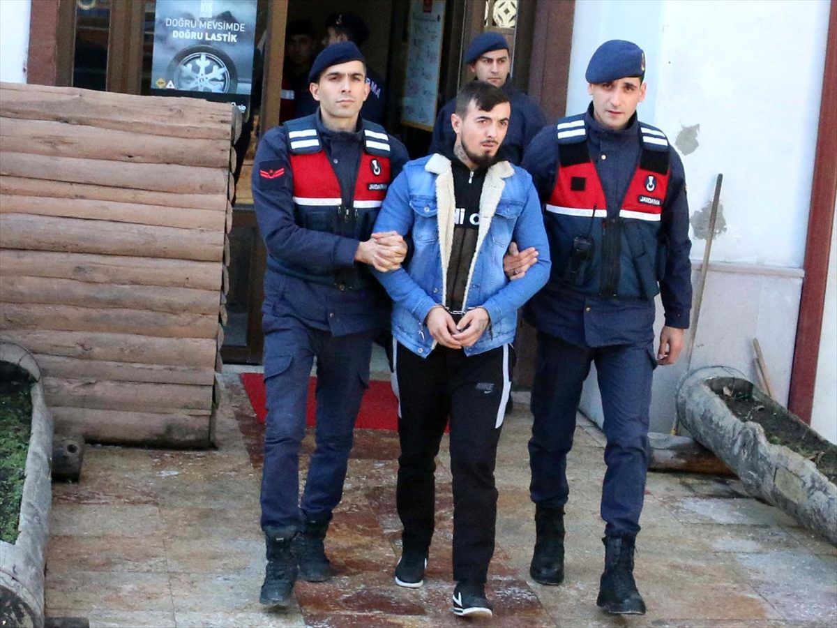 Traktör hırsızlığı iddiasıyla yakalanan 4 kişiden 1\'i tutuklandı