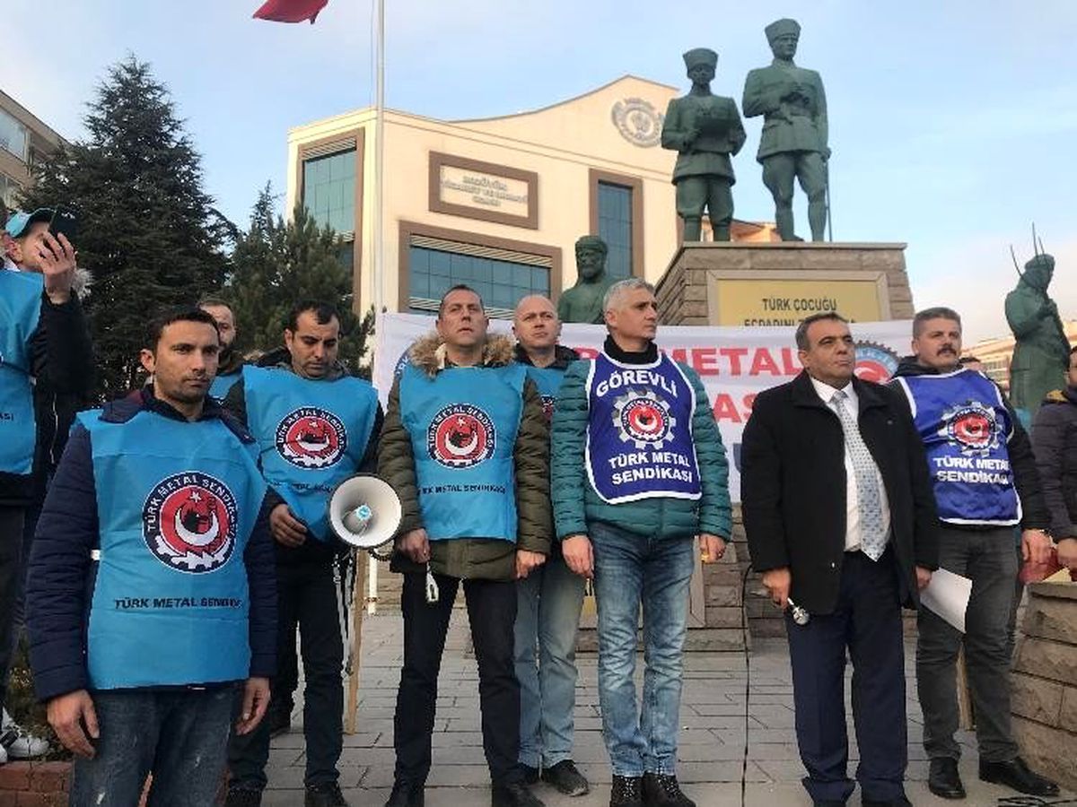 Türk Metal işçileri toplu sözleşme görüşmelerinin yarım kalmasını protesto etti