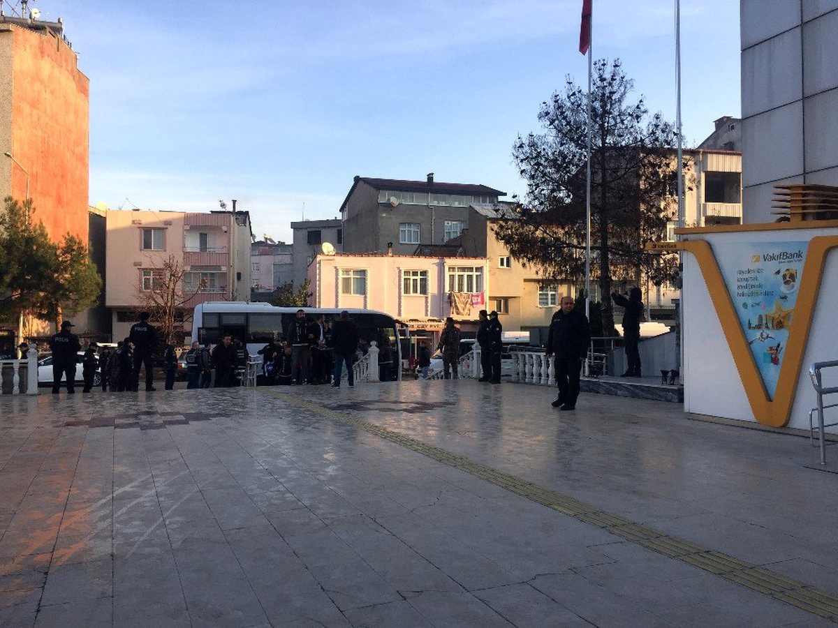 Uyuşturucu operasyonu şüphelisi 20 zanlı adliyede