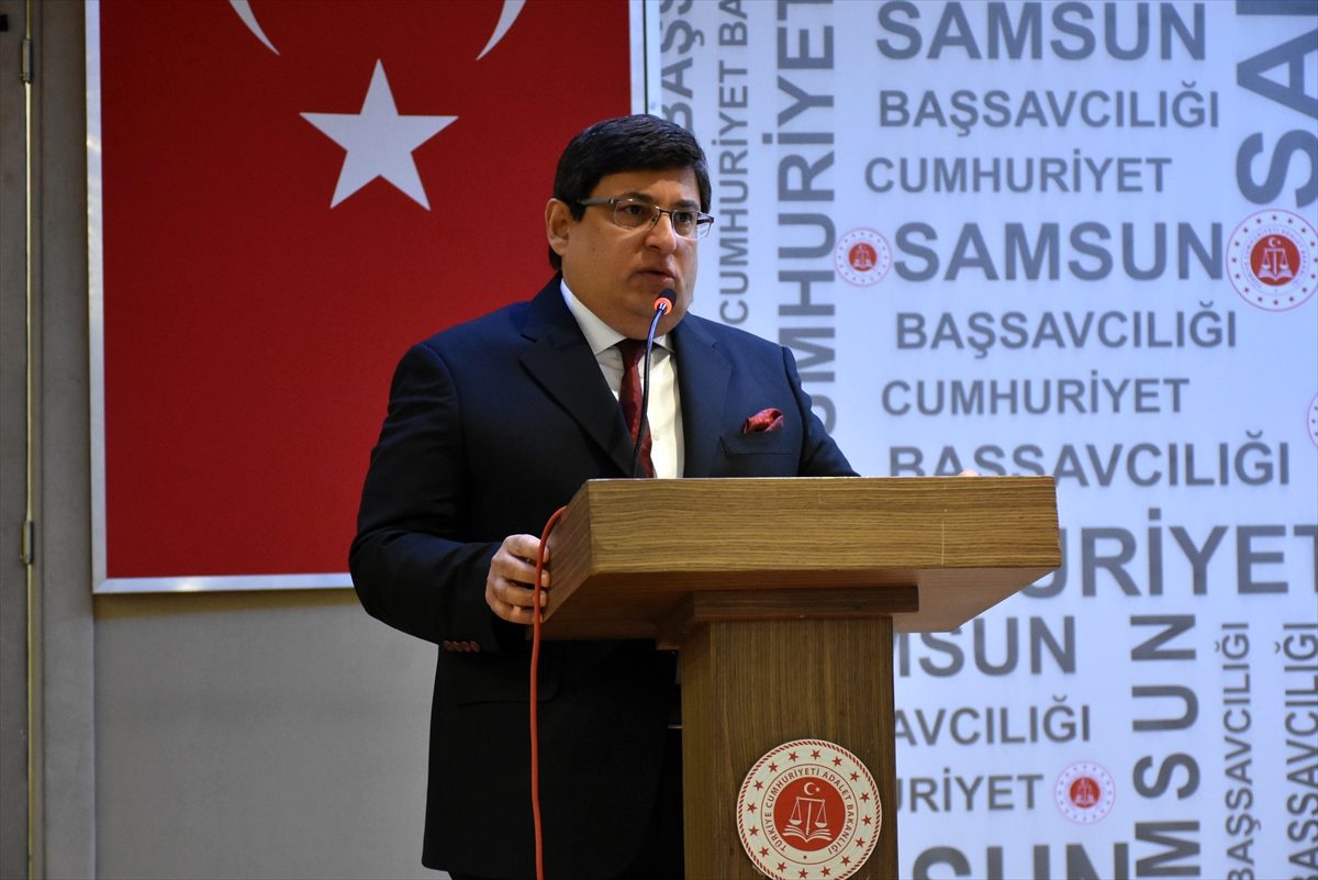 Vali, Başsavcı ve eski milli futbolcu, down sendromlu çocuklarla halay çekti