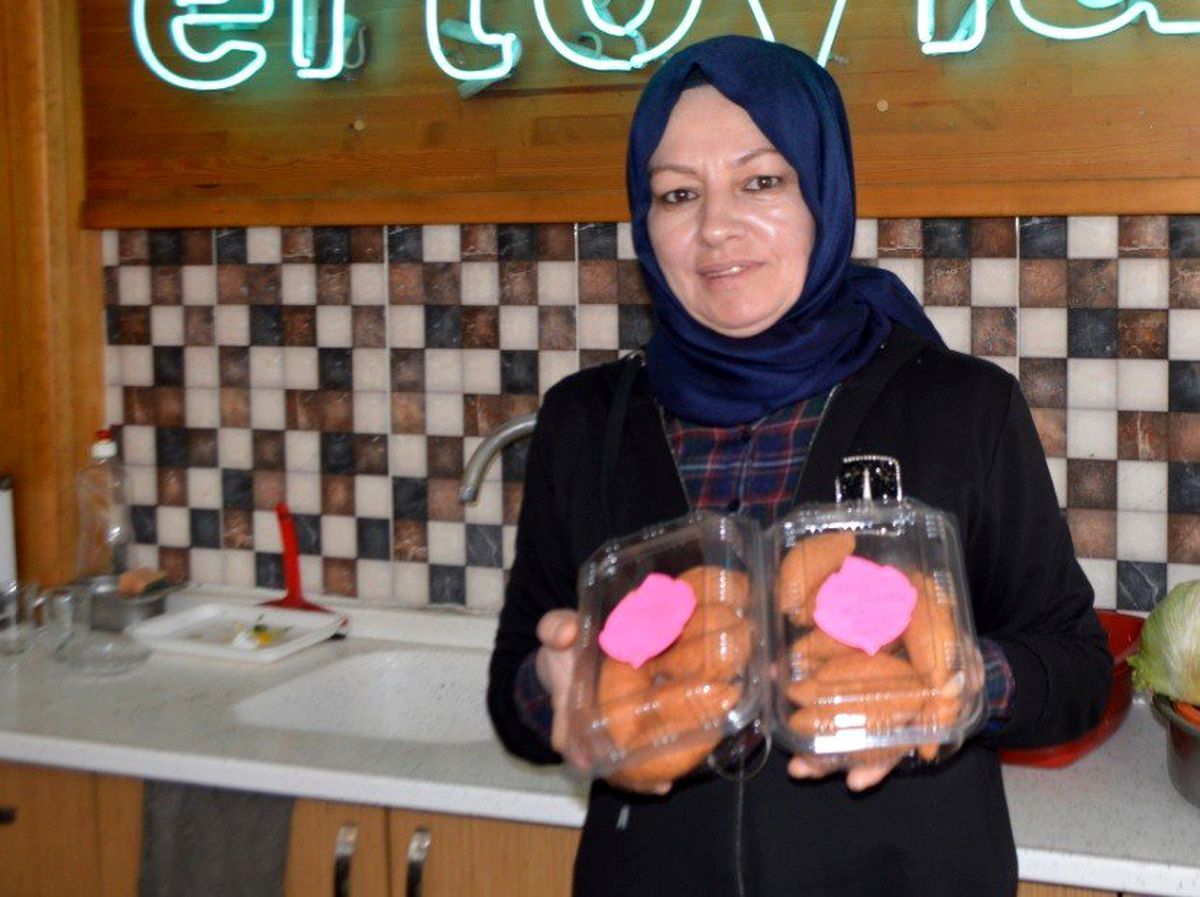 Van içli köftesini Tavşanlı\'ya tanıttı