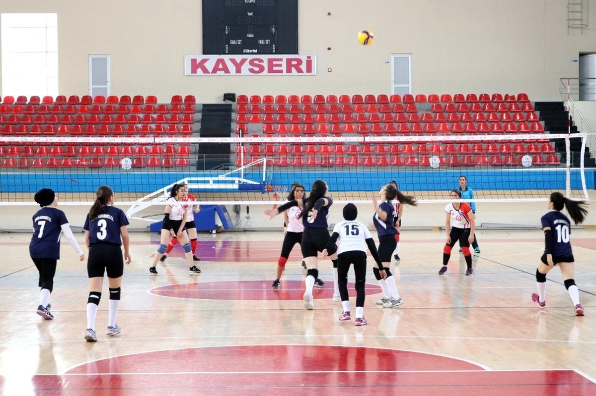 Voleybol Müsabakaları Sürüyor