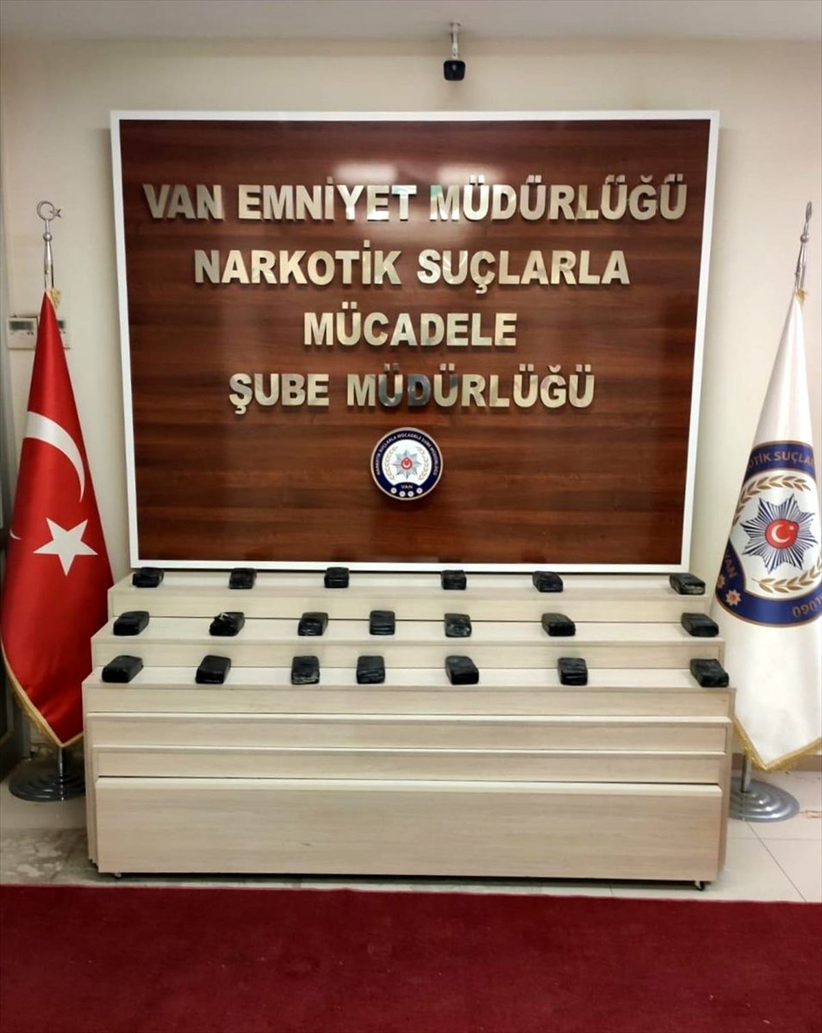 Yolcunun valizinden uyuşturucu çıktı