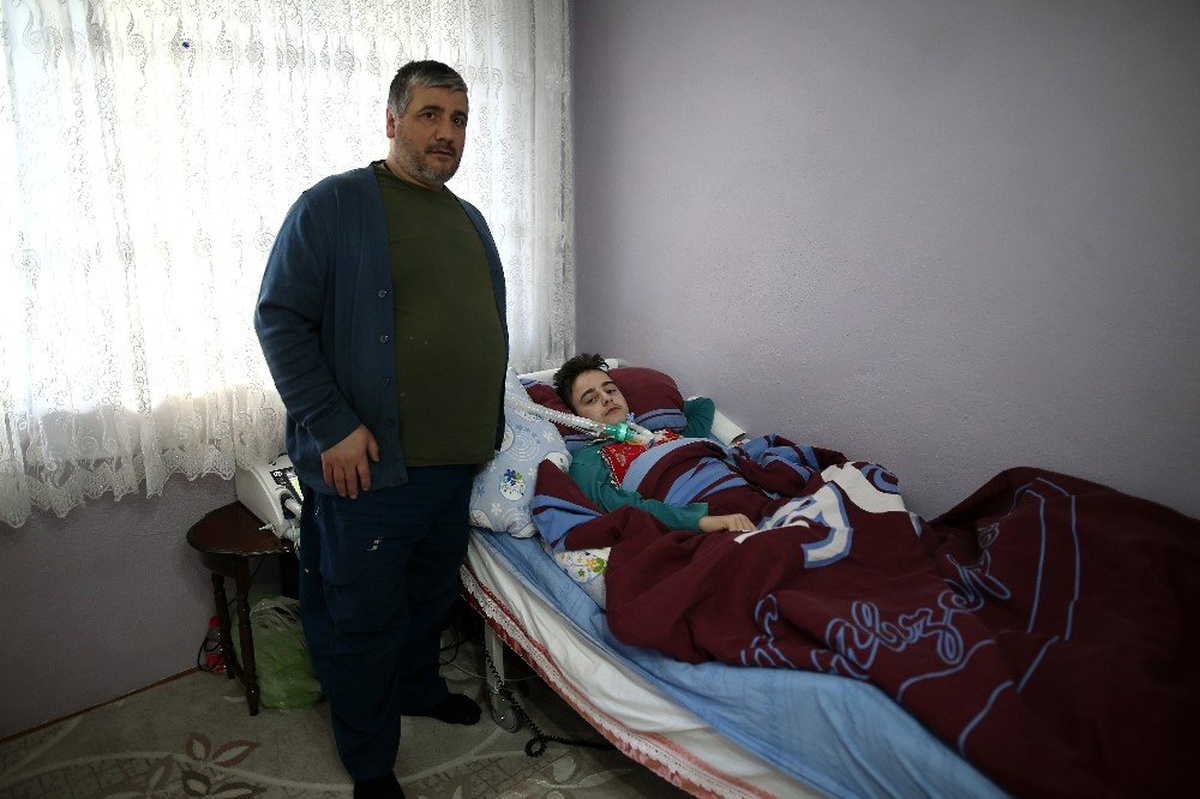14 yaşındaki kas hastası Gökdeniz\'in acı hikayesi