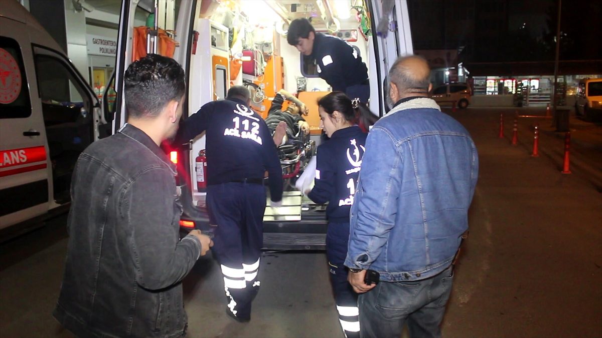 Adana\'da motosikletten açılan ateş sonucu iki kişi yaralandı