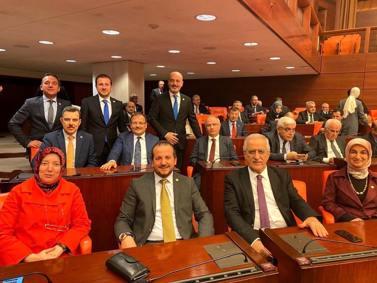 Ak Parti Bursa Milletvekillerinden bütçe pozu