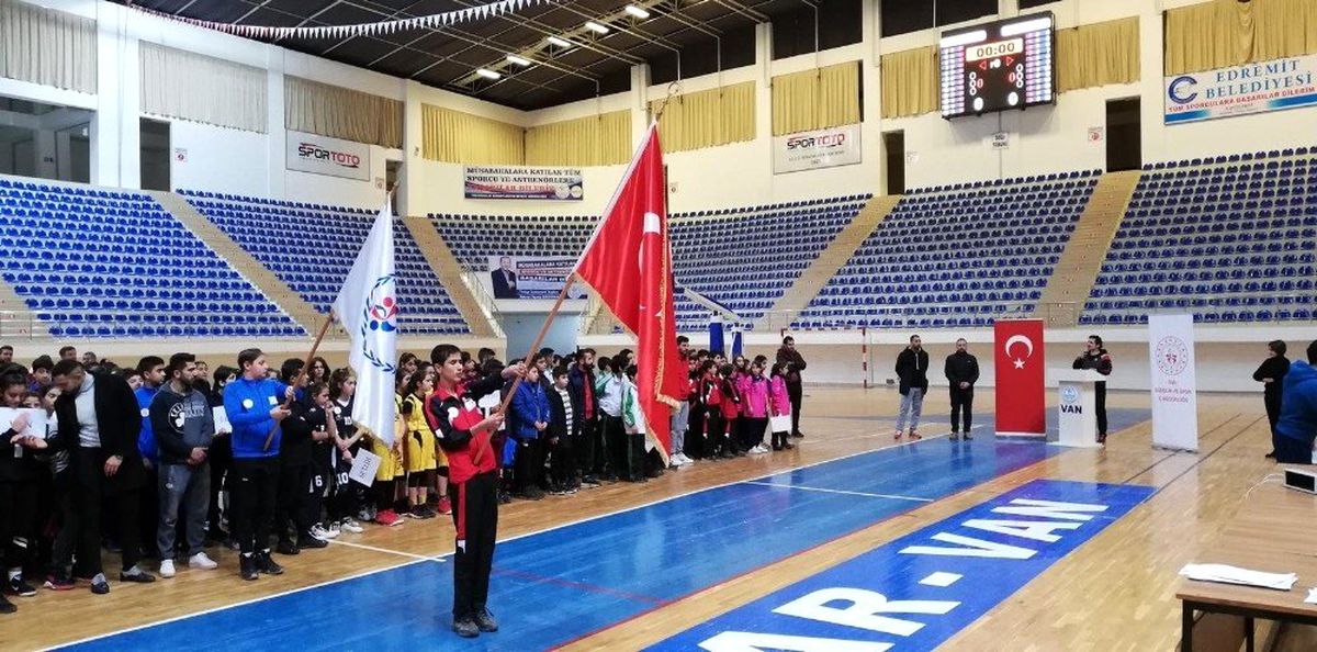 Analig Basketbol Grubu müsabakaları Van\'da başladı
