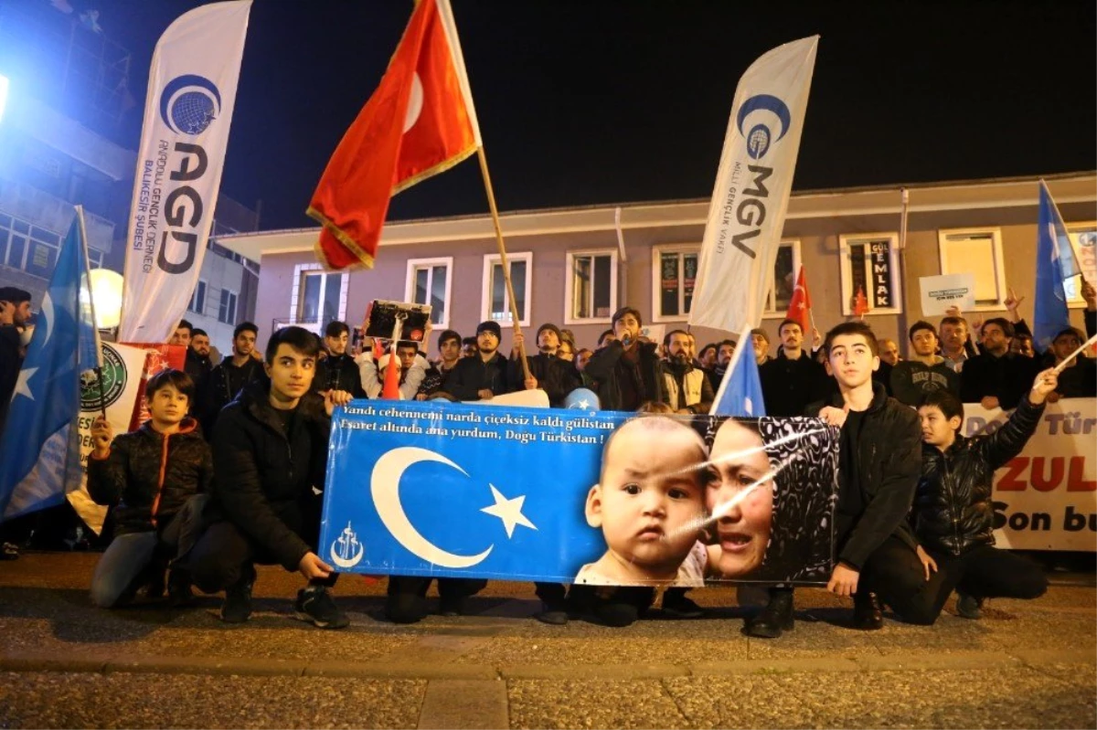 Balıkesir\'de Doğu Türkistan için "Sessiz Çığlık" yürüyüşü