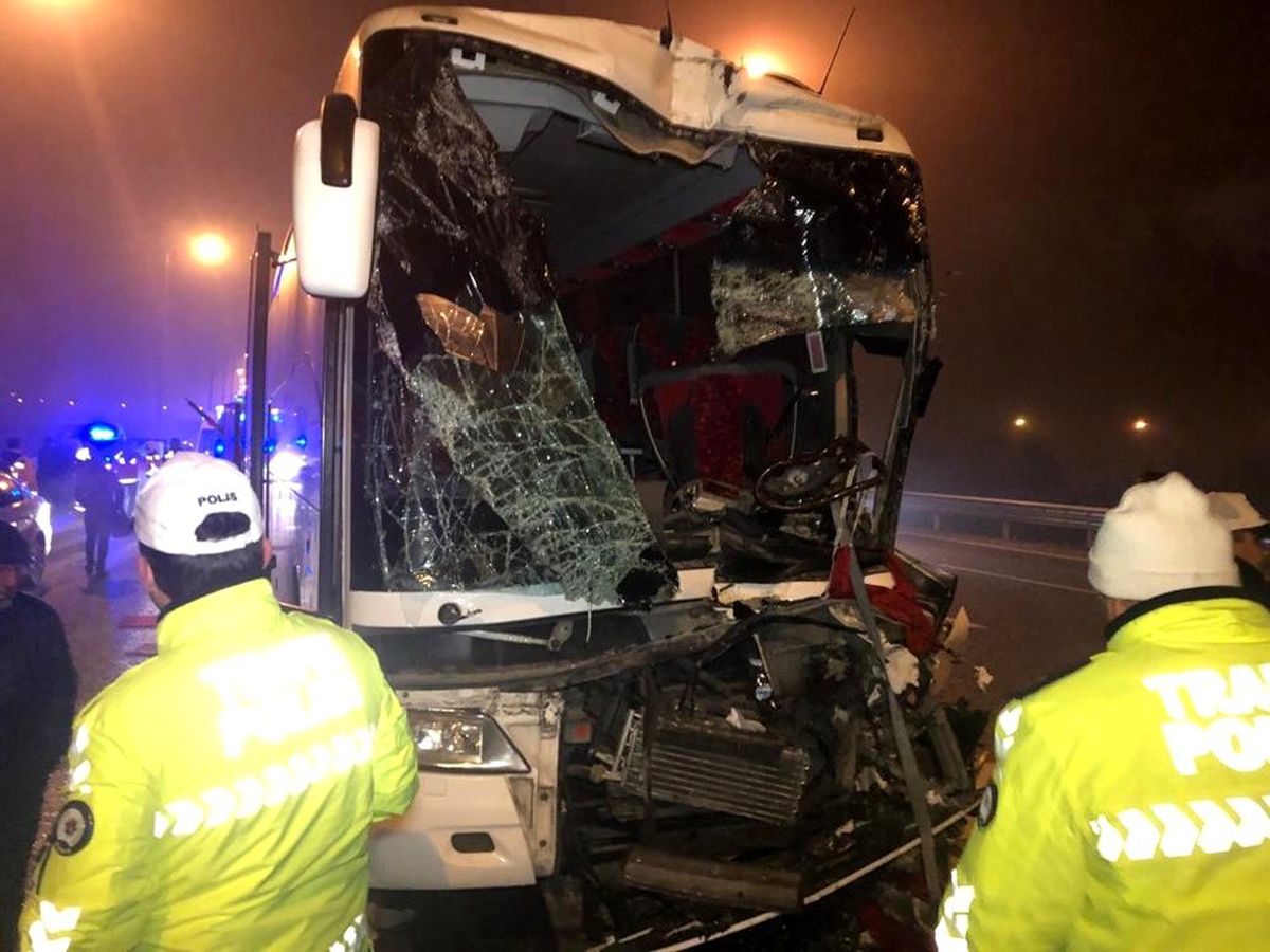 Başkent\'te otobüs kazaları: 1\'i ağır 11 yaralı
