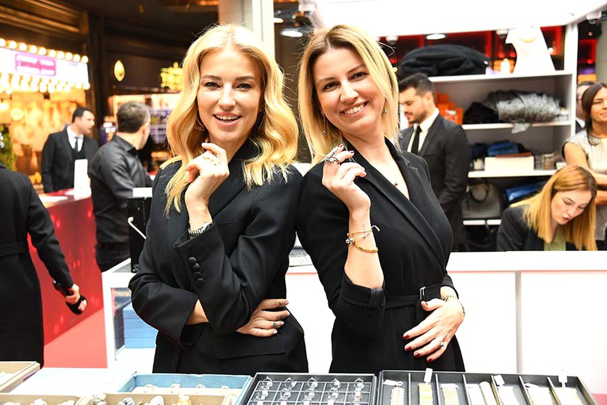 Burcu Esmersoy: "En büyük hayalim kız çocuklarını okutmak"