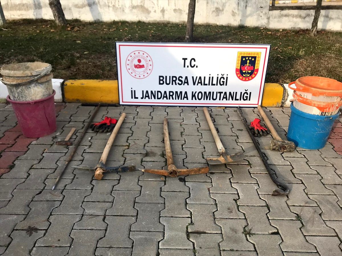 Bursa\'da kaçak kazı yapan iki şüpheli suçüstü yakalandı
